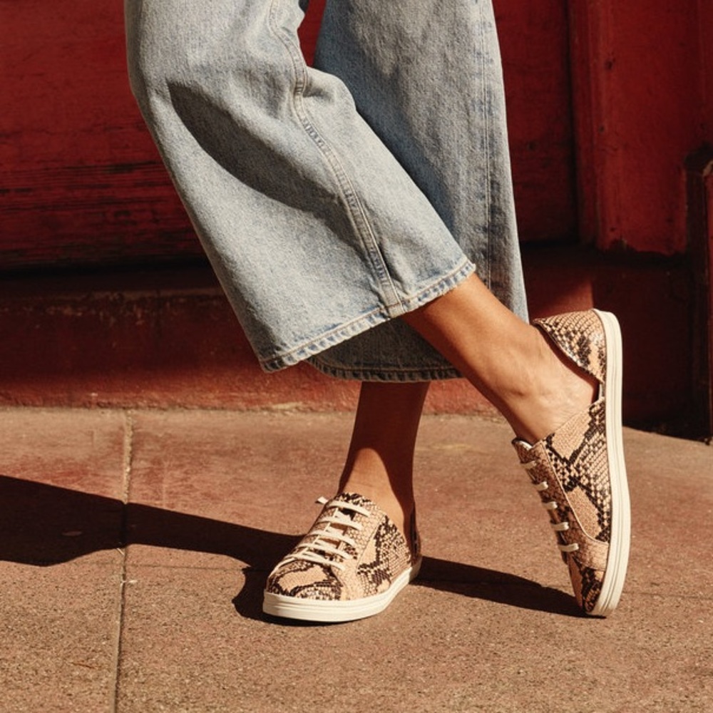 Freda Salvador eda sneaker size 7 peone snake